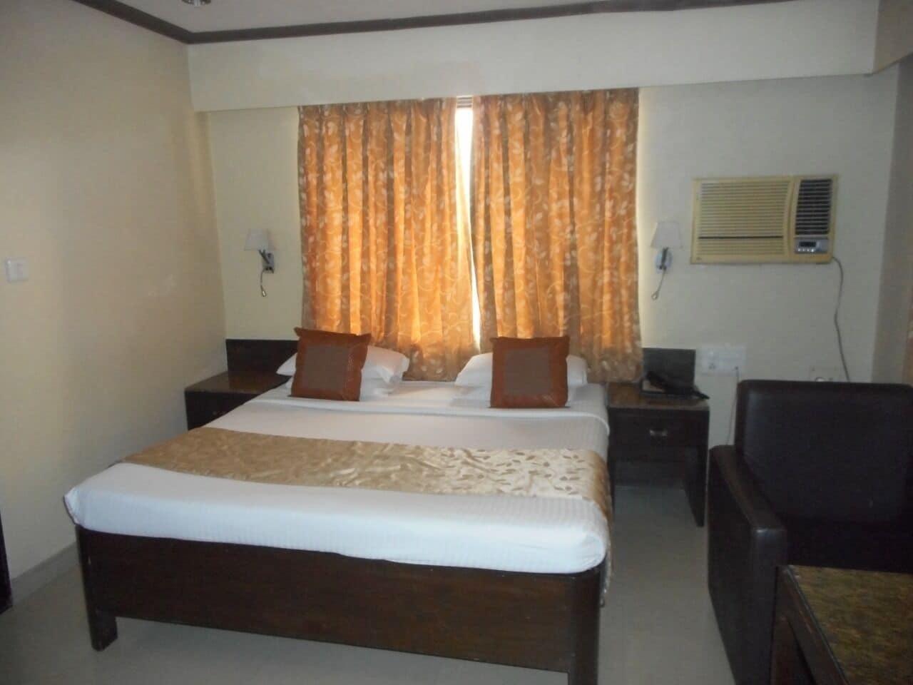 Kings International Juhu Hotel Mumbai Bagian luar foto