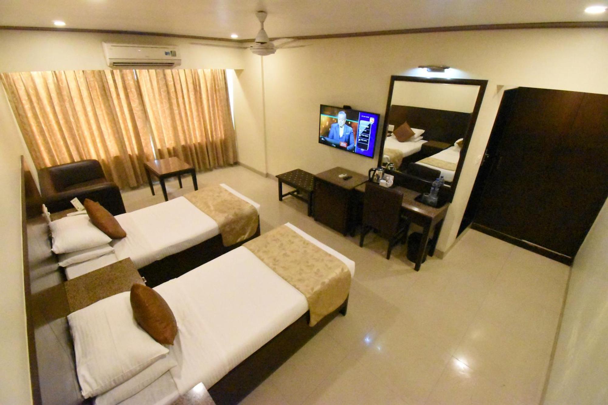 Kings International Juhu Hotel Mumbai Bagian luar foto
