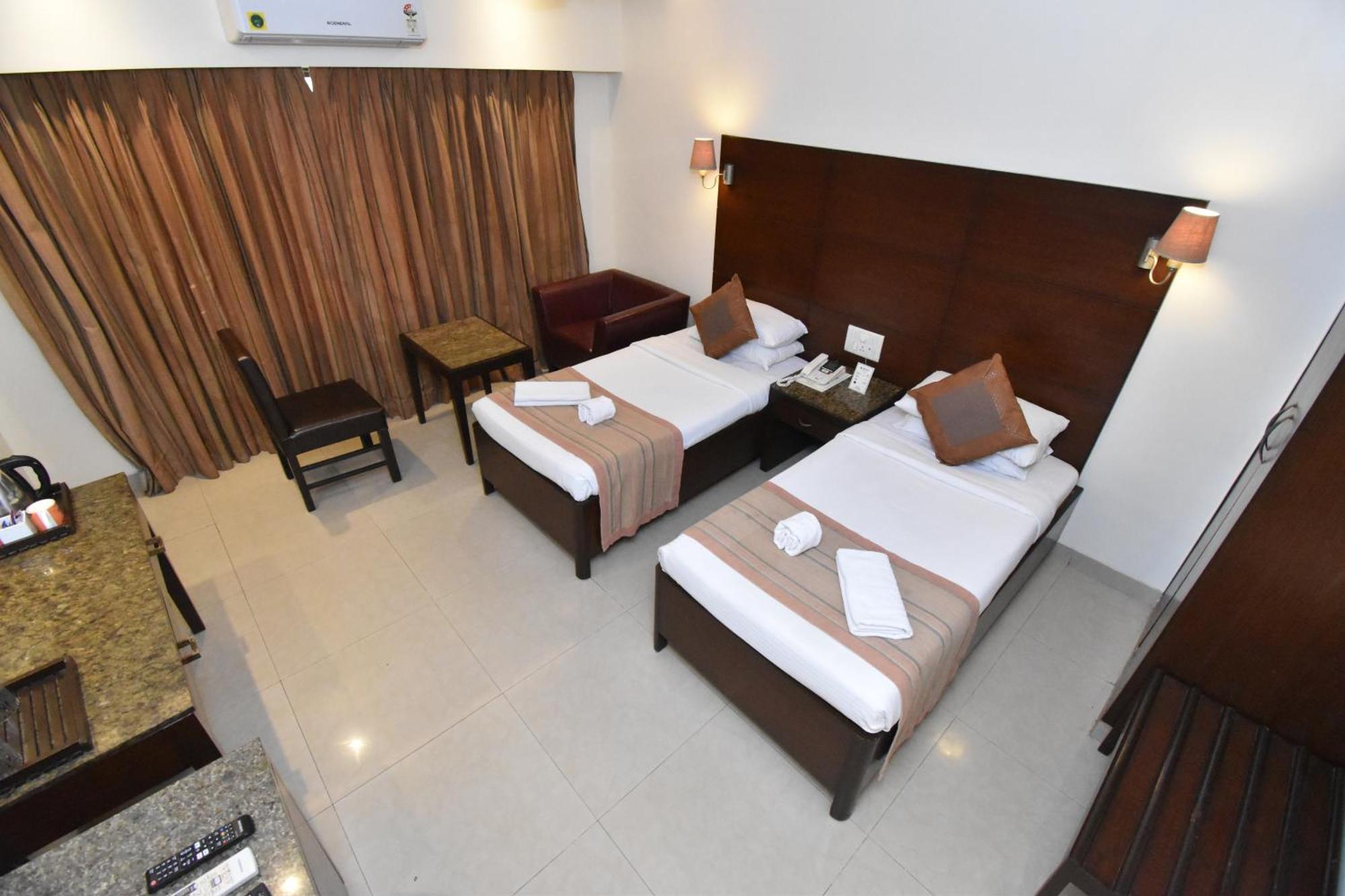 Kings International Juhu Hotel Mumbai Bagian luar foto