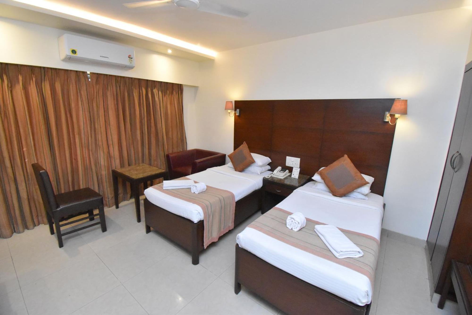 Kings International Juhu Hotel Mumbai Bagian luar foto