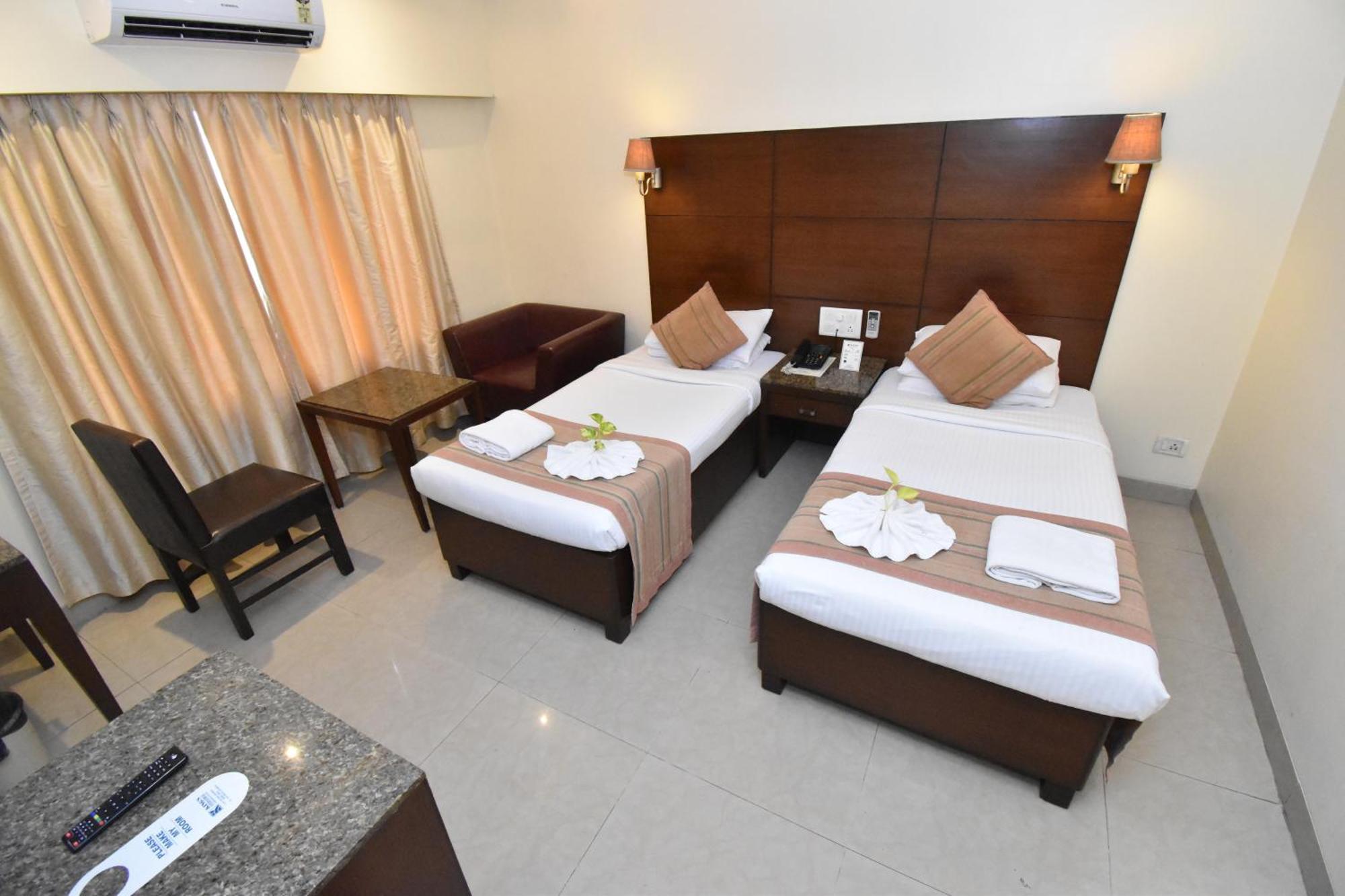 Kings International Juhu Hotel Mumbai Bagian luar foto