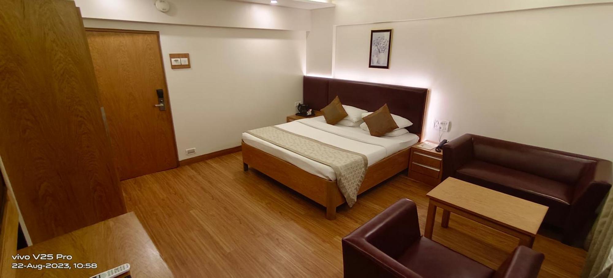Kings International Juhu Hotel Mumbai Bagian luar foto