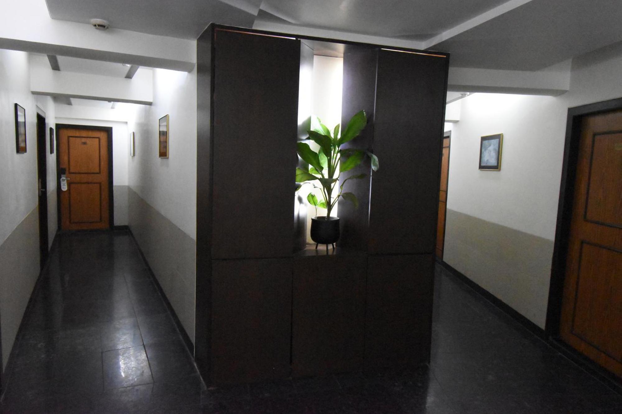 Kings International Juhu Hotel Mumbai Bagian luar foto