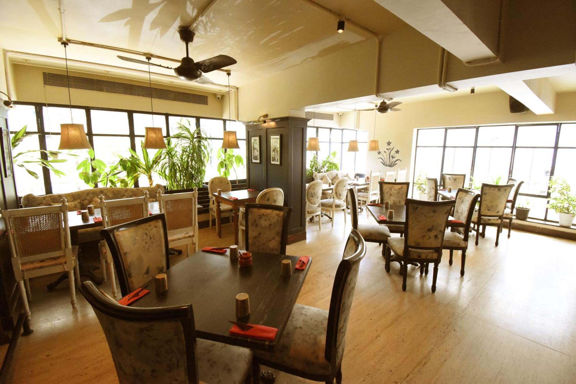 Kings International Juhu Hotel Mumbai Bagian luar foto