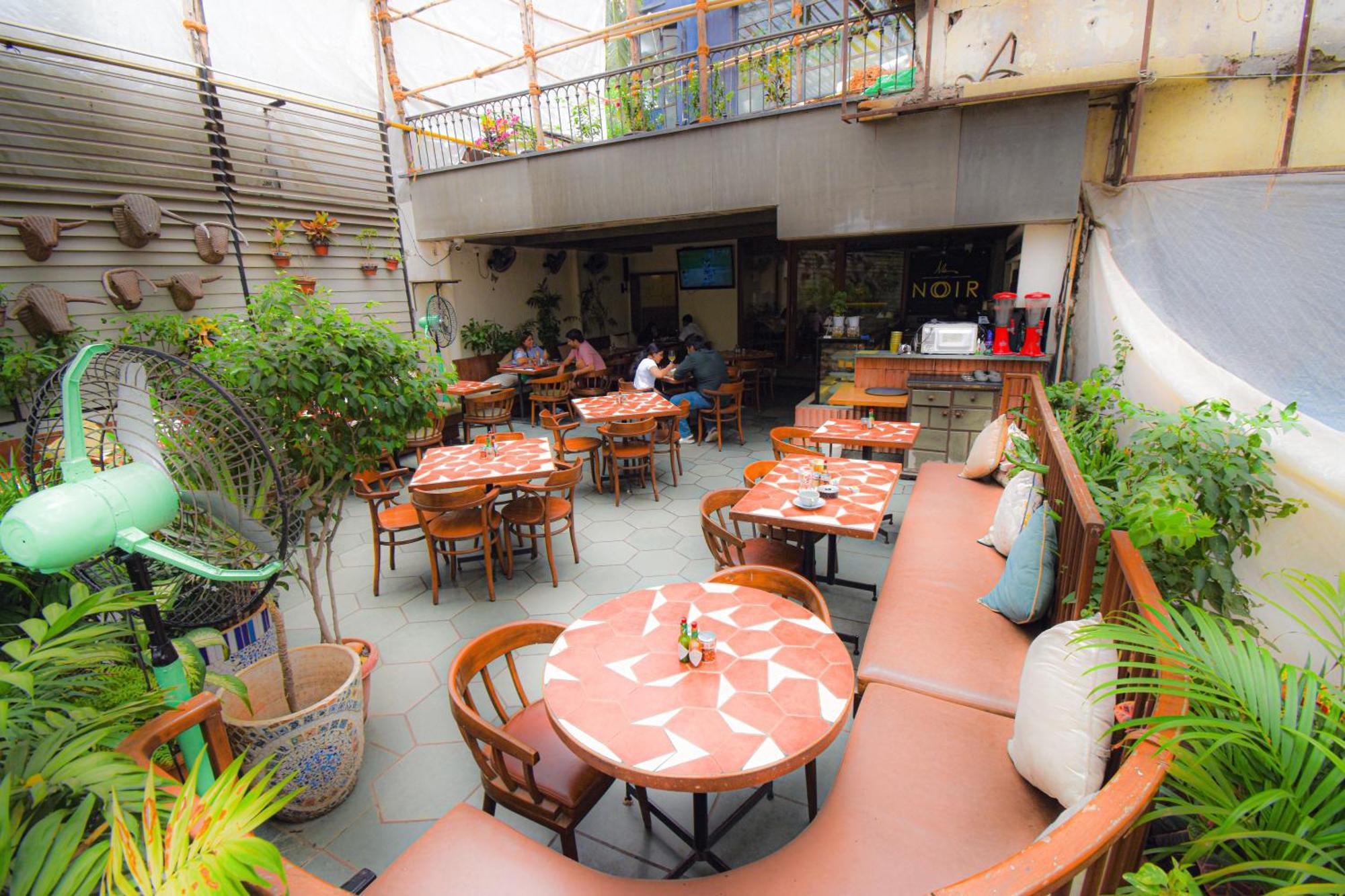 Kings International Juhu Hotel Mumbai Bagian luar foto