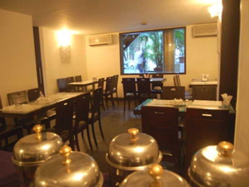 Kings International Juhu Hotel Mumbai Bagian luar foto