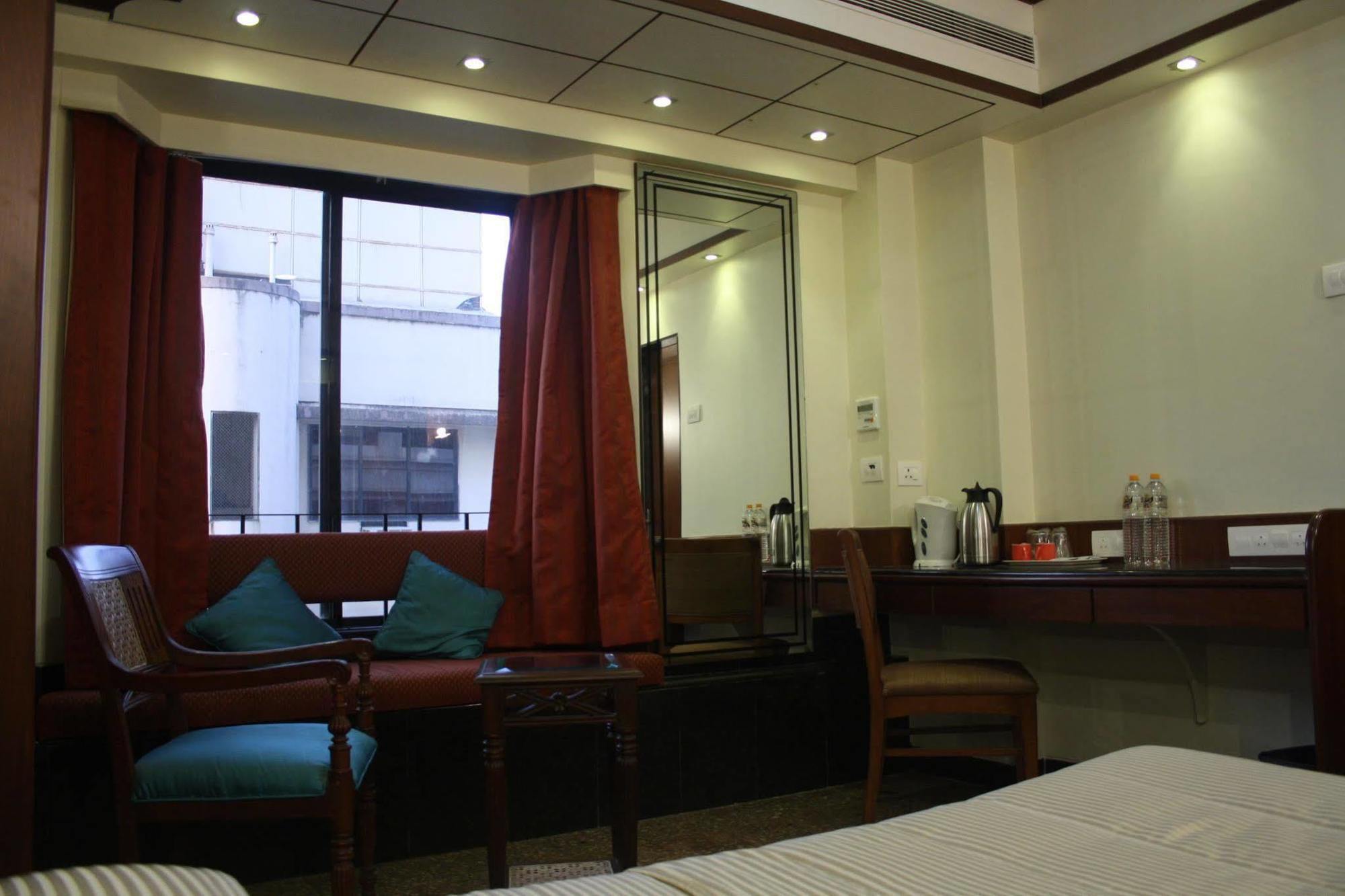 Kings International Juhu Hotel Mumbai Bagian luar foto
